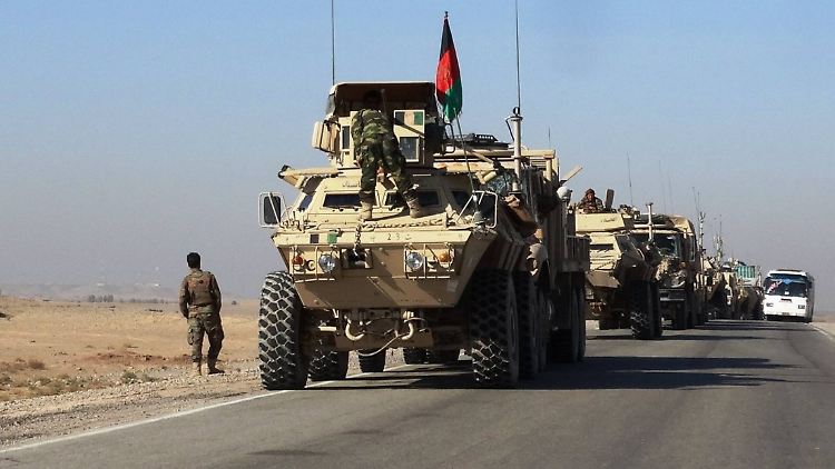 Schwere Gefechte: Afghanische Soldaten bereiten sich auf ihren Kampfeinsatz gegen radikalislamische Taliban vor (Archivbild).