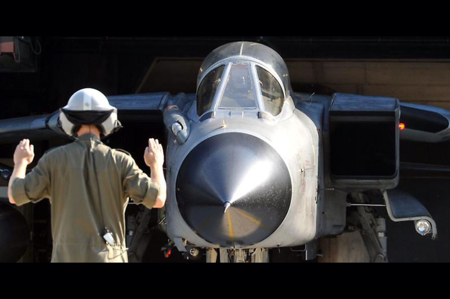 Die Bundeswehr zieht in den Syrien-Einsatz: Piloten der Luftwaffe sollen den Verbündeten Frankreich unterstützen und sich dem Kampf gegen die Terrororganisation "Islamischer Staat" (IS) anschließen.