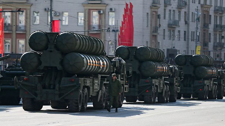 Das S-400-Luftabwehrsystem ist ein Vorzeigegerät auf russischen Militärparaden.