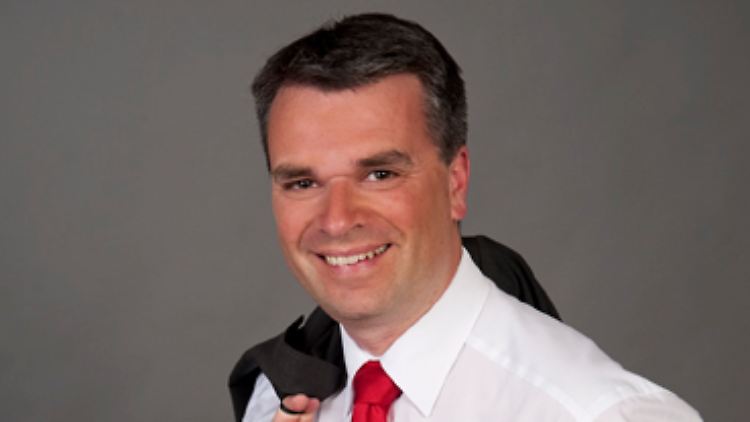 Roland Klaus arbeitet als freier Journalist und ist Gründer der Interessengemeinschaft Widerruf (www.widerruf.info). Bekannt wurde Klaus als Frankfurter Börsenreporter, unter anderem für n-tv.