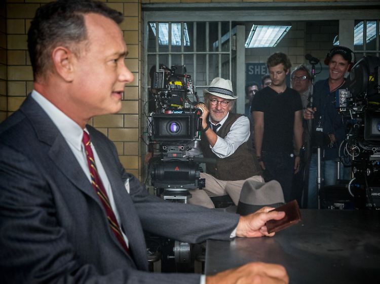 Nicht ihre erste Kooperation: Hanks und Spielberg bei den Dreharbeiten.