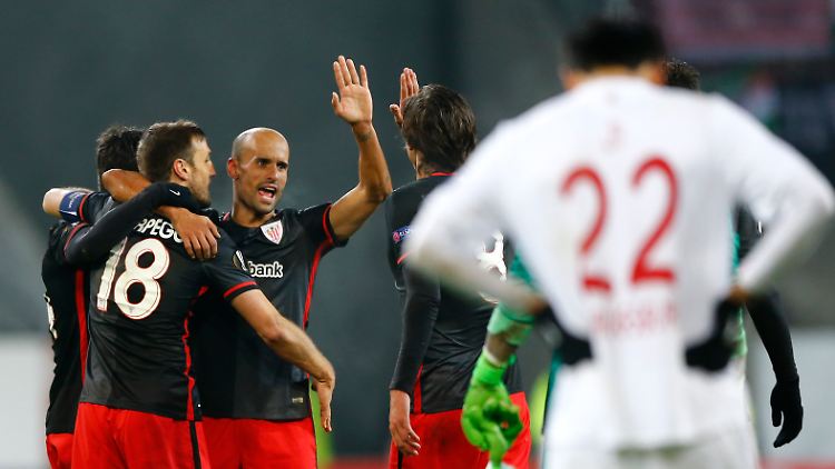 Spiel gedreht und trotzdem verloren: In der Schlussphase gab Augsburg den möglichen Sieg gegen Bilbao wieder aus der Hand.