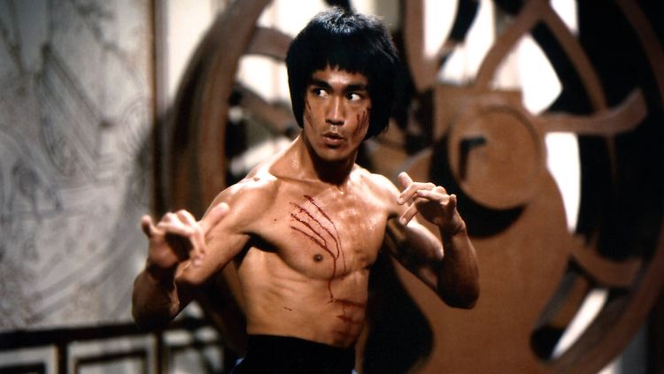 Bruce Lee ist mit seiner speziellen Kampfkunst noch heute eine Ikone der Popkultur.
