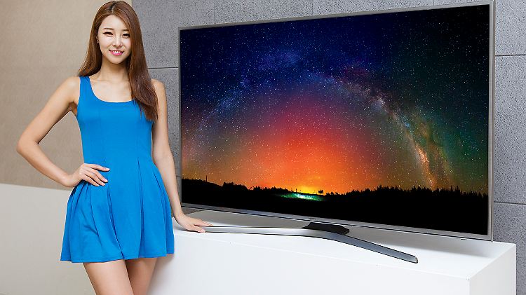 Riesen-Fernseher benötigen Platz: Der Sitzabstand zum Gerät sollte etwa zwei- bis dreimal so groß sein wie die Länge der Bilddiagonale.