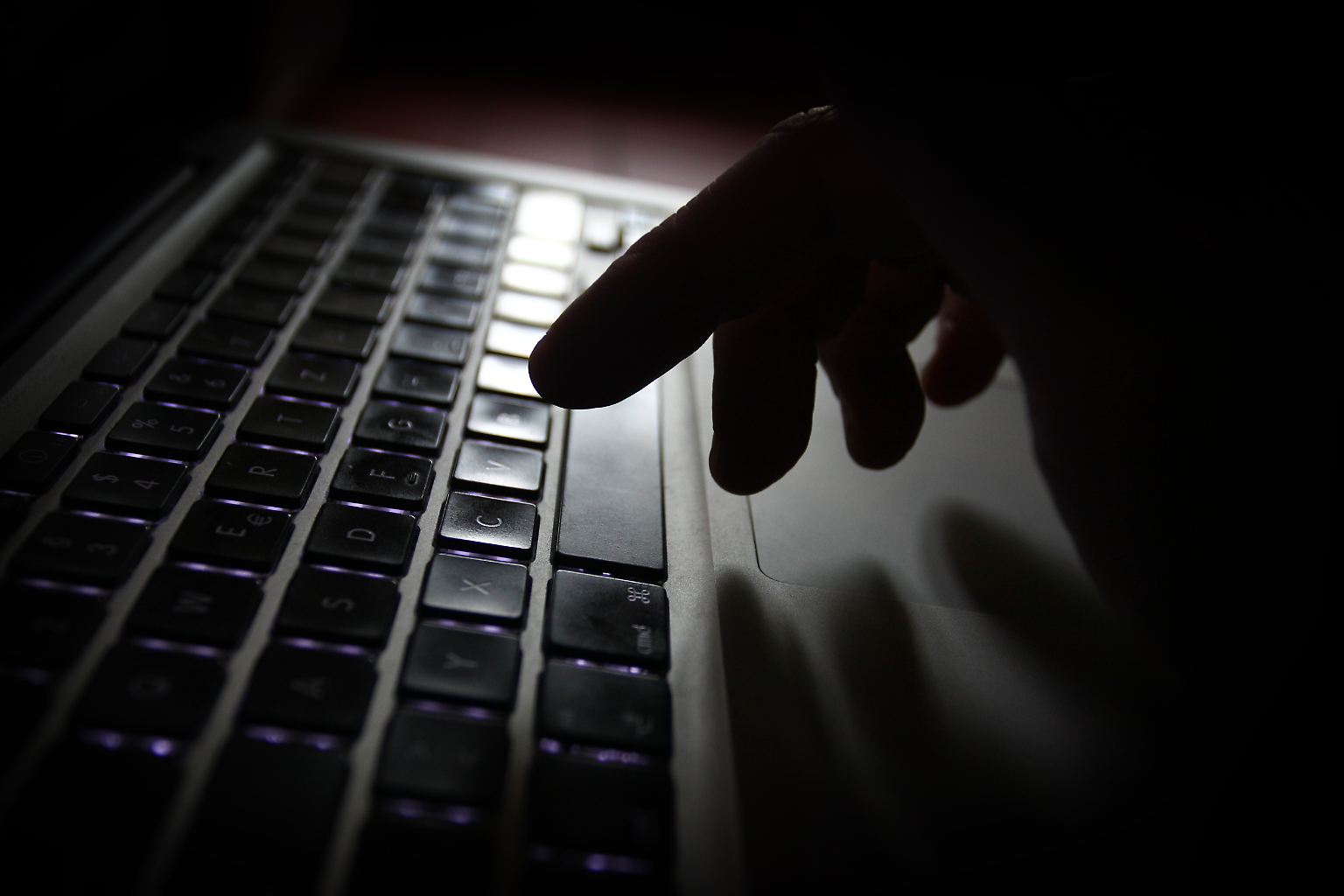 Malware-Attacken geschehen heutzutage häufig im Verborgenen. Wenn es Hacker auf Kreditkartendaten, persönliche Informationen ... 