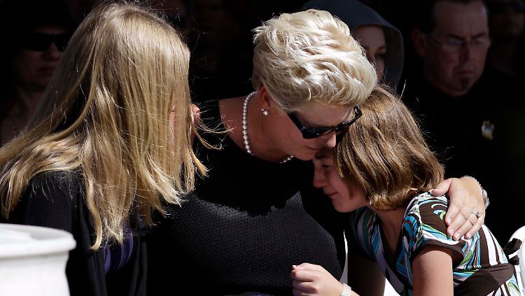 Jill Vandenburg tröstet ihre Familie.
