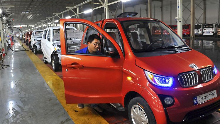 Abgasfreie Kleinwagen für den chinesischen Markt: Die deutschen Autobauer hinken hinterher.