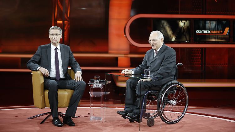 Amüsante Kombination: Der Kumpeltyp unter den Polit-Talkern - Günther Jauch - und Finanzminister Wolfgang Schäuble.