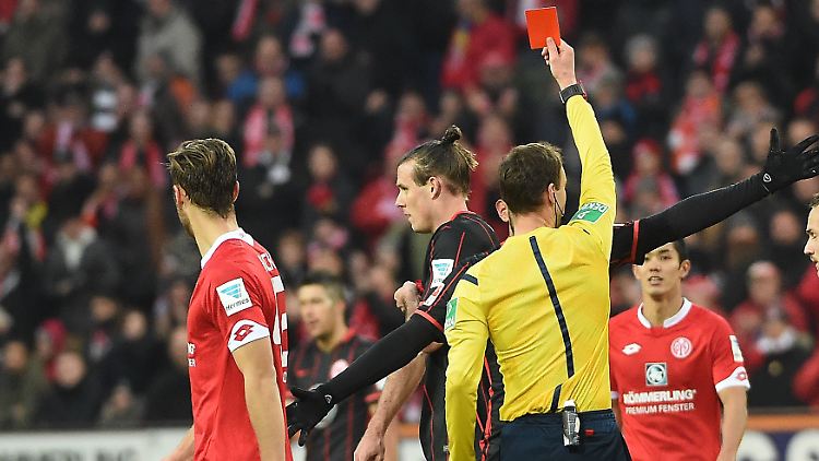 "Ich hatte vergessen, dass ich schon eine Gelbe Karte hatte": Alexander Meier.