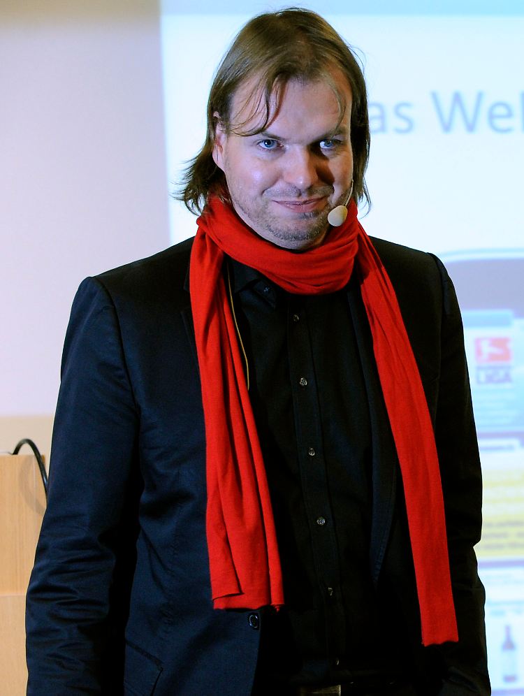 Helmut Hoffer von Ankershoffen hat sich bis auf die Knochen blamiert.