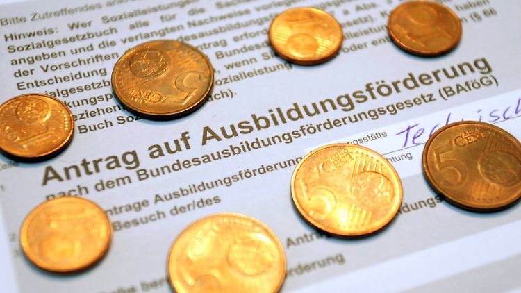 Am günstigsten fährt, wer die maximal 10.000 Euro auf einen Schlag zurückzahlen kann.