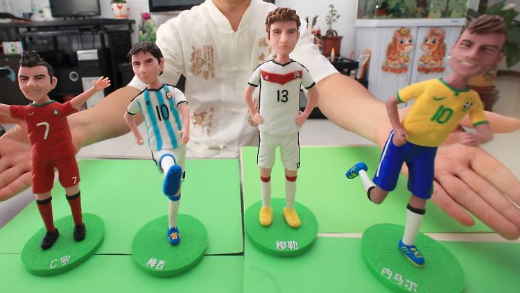 Alle wieder dabei - bis auf Thomas Müller. Der Weltfußballer 2015 heißt entweder Neymar, Messi oder Ronaldo.