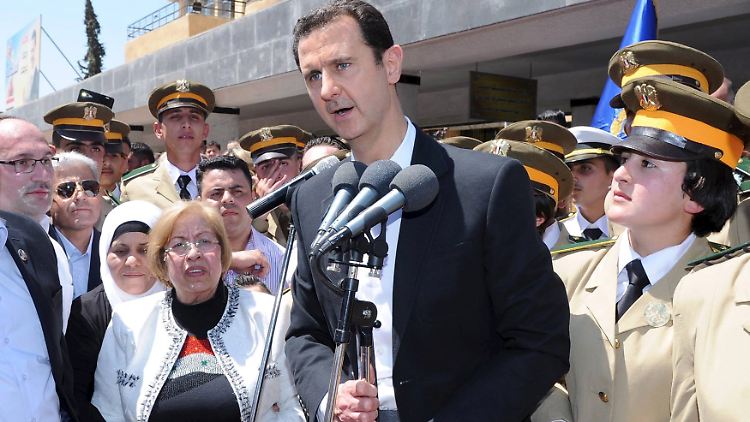 Eines der wenigen öffentlichen Bilder von Assad, aufgenommen im Mai diesen Jahres.