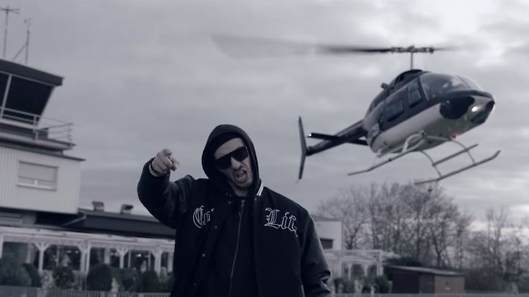 "If hip hop is dead, you killed it, not me", antwortet Jan Böhmermann seinen Kritikern.