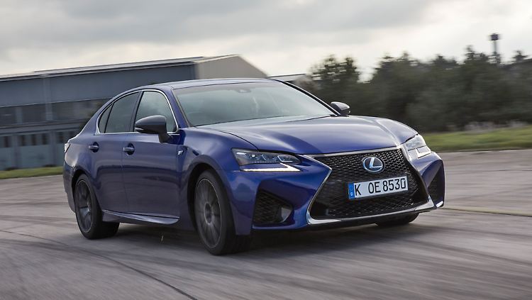 Über sein aggressives Front-Styling sucht der Lexus GS F neue Kunden zu locken.