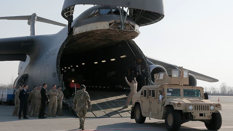 Ende März wurden die von den USA gelieferten Humvees in der Ukraine präsentiert.