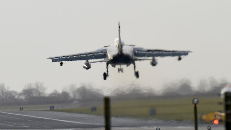 Auch Bundeswehrtornados beteiligen sich am Kampf gegen den IS. Sie werfen aber keine Bomben, sondern erfassen Ziele und  liefern wichtige Daten. 