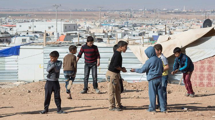 Das Geld soll unter anderem 172.000 Kindern den Schulbesuch ermöglichen.