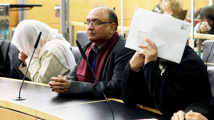 Vor Gericht hatten die Eltern der 19-jährigen Lareeb Khan den Mord gestanden.