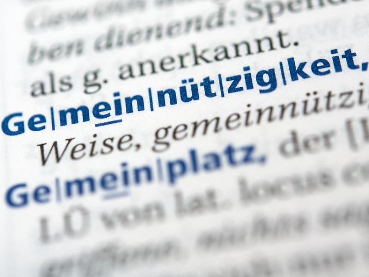 Ob eine Organisation als gemeinnützig anerkannt wird, entscheidet das Finanzamt. Wenn die Einrichtung die Kriterien dafür erfüllt, profitieren auch ihre Unterstützer steuerlich - Spenden lassen sich dann absetzen.