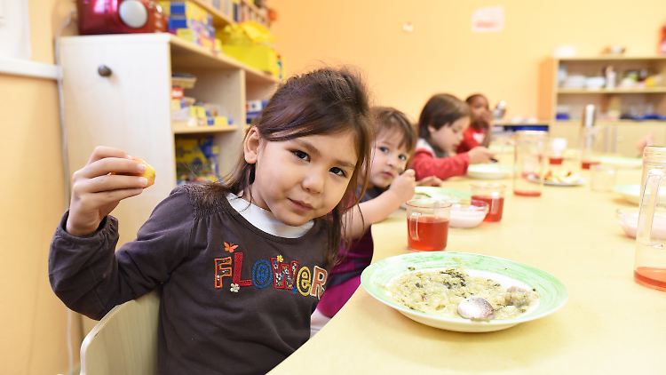 In dieser Potsdamer Kita werden auch Flüchtlingskinder betreut, so wie dieses Mädchen aus Afghanistan.