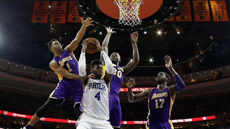 Lichtblick für die Dauerverlierer: Philadelphia schaffte nach 18 Niederlagen in Serie den ersten Saisonsieg in der NBA.