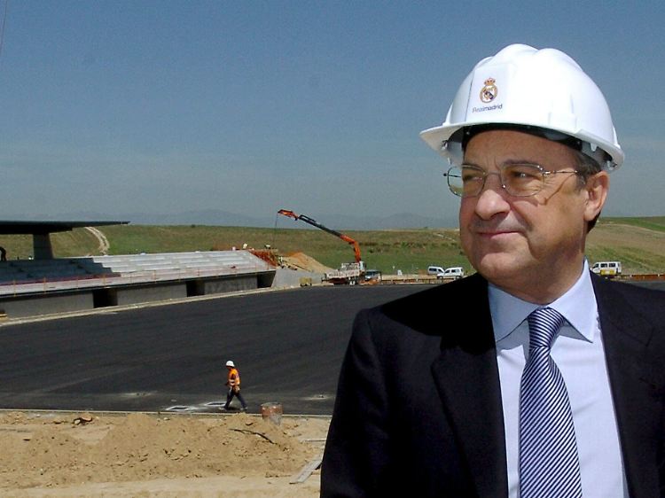 Es ist wie beim Fußball: Florentino Perez muss einen dichten Abwehrriegel knacken.