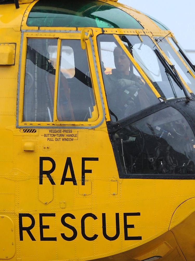 Prinz Wiliam in seinem seinem Dienst-Heli.
