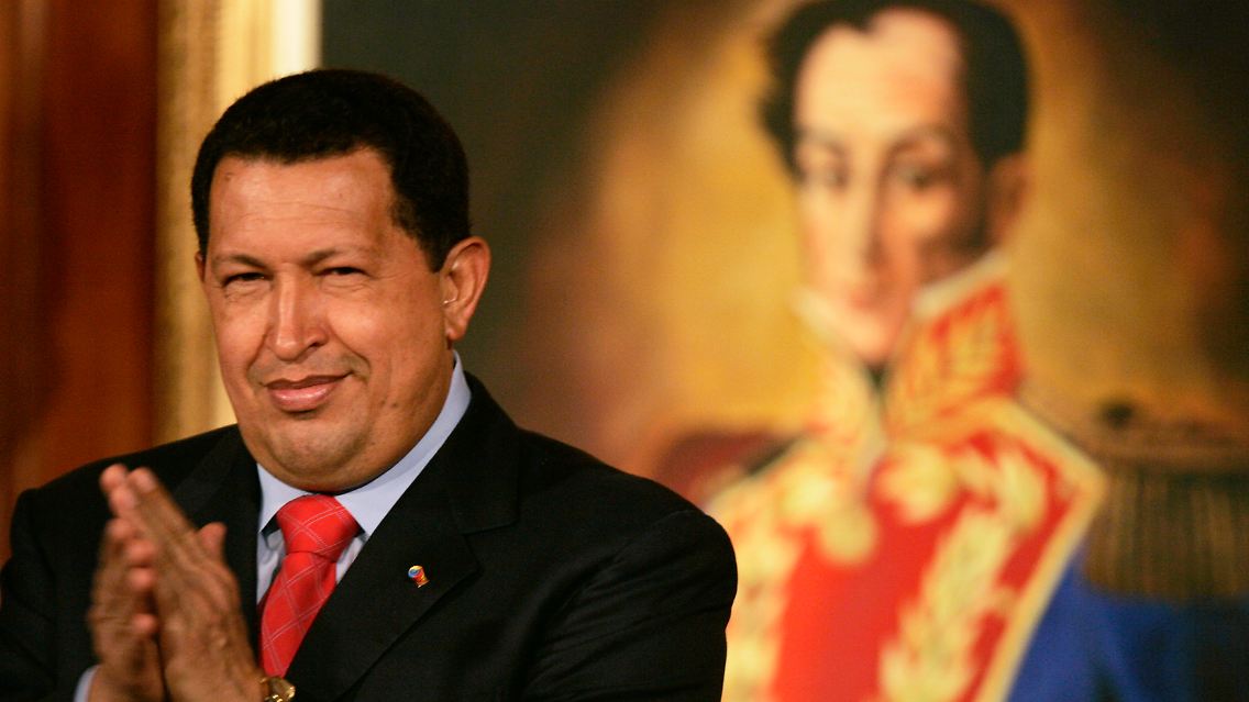 Caudillos unter sich: Venezuelas Präsident Hugo Chávez vor einem Porträt des Unabhängigkeitshelden Simón Bolívar.