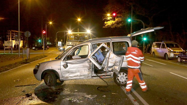 An einer Kreuzung kam es zum Crash, in den mehrere Autos verwickelt waren.