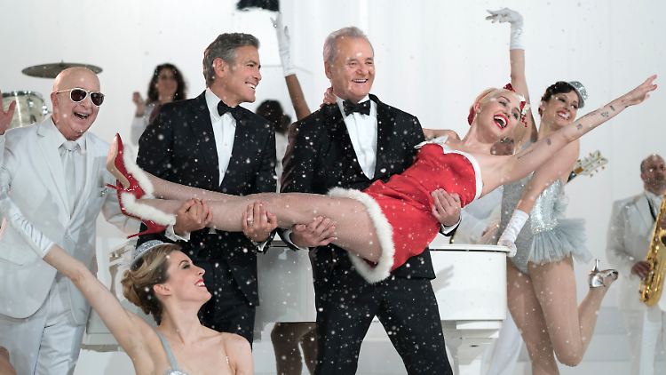 Bill Murray singt ein Ständchen mit George Clooney und Miley Cyrus - "A Very Murray Christmas" eben!