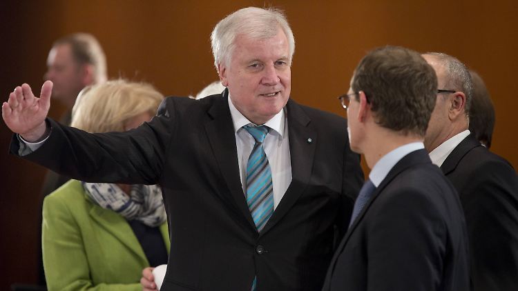 Bayerns Ministerpräsident Horst Seehofer spart durch die Finanzreform 1,3 Milliarden Euro.