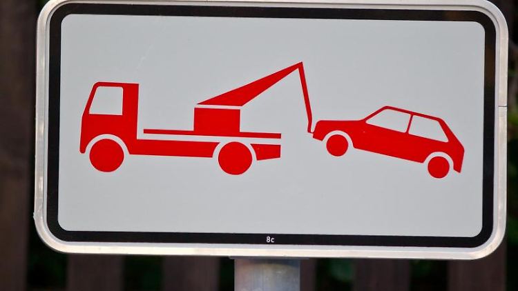 Sobald ein Abschleppwagen angefordert wurde, müssen Falschparker zahlen. 