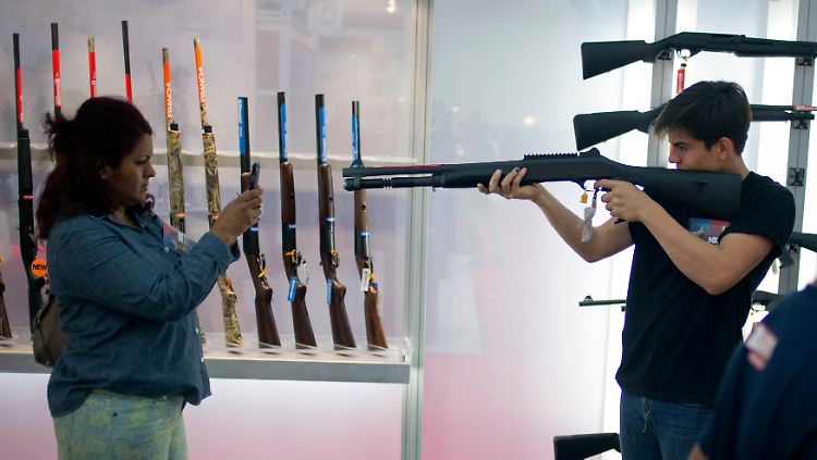 Bitte recht freundlich: Auf einer Waffenmesse in Texas.