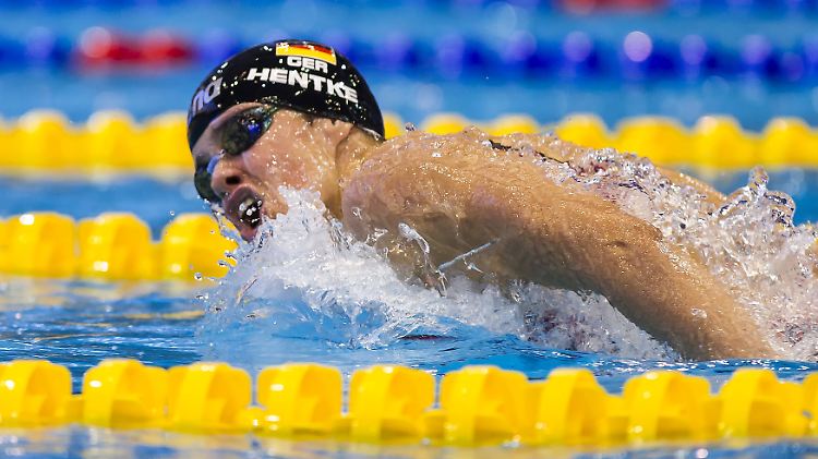 Franziska Hentke schwimmt den anderen davon.