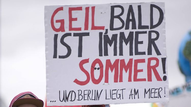 Bald liege Berlin am Meer, konstatieren Demonstrierende des Global Climate March bitter.