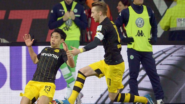 Shinji Kagawa trifft in der Nachspielzeit zum 2:1 für den Borussia Dortmund.