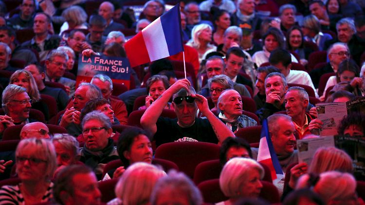 Eine gut besuchte Wahlkampfveranstaltung des Front National