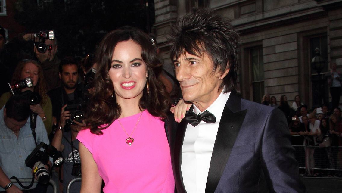 Er ist mehr als 30 Jahre älter als sie, aber offensichtlich noch im Vollbesitz seiner Kräfte: Ron Wood (68) und seine Gattin Sally Humphreys (37).