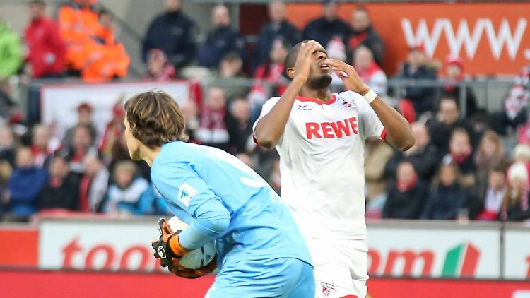 Augsburgs Keeper Marwin Hitz sorgte gegen Köln für den Aufreger des Spieltags - und hätte für seine Unsportlichkeit durchaus verwarnt werden können. Mehr aber auch nicht.