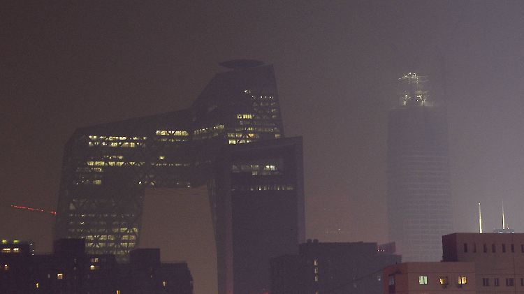 Sieht aus wie Nebel, ist aber gesundheitsschädlicher Feinstaub: Peking im Smog.