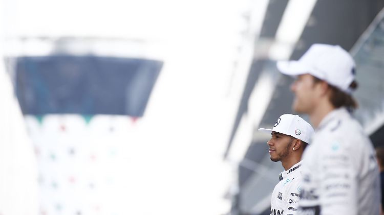 Rivalen der Rennbahn: Lewis Hamilton und Nico Rosberg beflügeln Mercedes - und sind gleichzeitig die größte Schwachstelle des Teams.