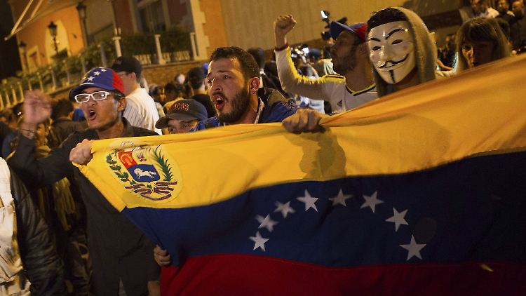 Siegesfeier in Caracas: Die Stimmung in der venezolanischen Hauptstadt droht schon am Tag nach der Wahl zu kippen.