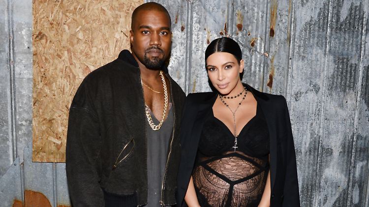 Hier trägt Kim Kardashian den kleinen Saint noch unterm Herzen. Nun hält er sie und Papa Kanye West auf Trapp.