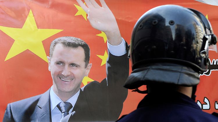 Auch wenn sich die Truppenstärke um die Hälfte reduziert hat, die Assad-Treuen scheinen stabil. Das liegt vor allem an Unterstützung aus dem Ausland.