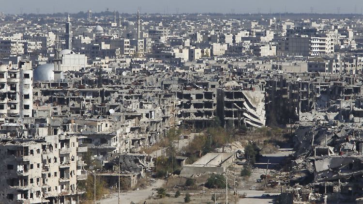 Blick auf die syrische Stadt Homs: Ein politischer Fahrplan soll den Bürgerkrieg beenden.