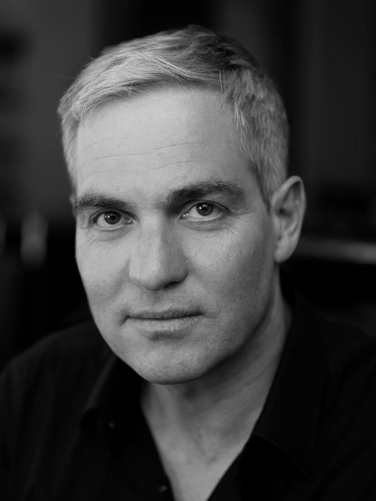 "Meine Hobbies sind Lesen und Musik." Rainer Schmidt weiß, was er in ein Poesie-Album zu schreiben hätte.
