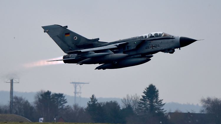 Ein Tornado startet in Jagel (Schleswig-Holstein) in Richtung Türkei.