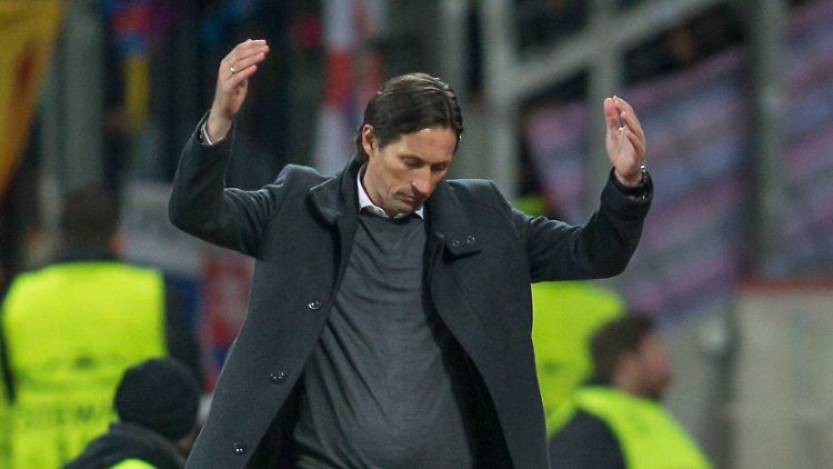 Bayer-Coach Roger Schmidt war dem Champions-League-Aus nicht so gut drauf. Das machte er in einem Interview kurzfristig deutlich.