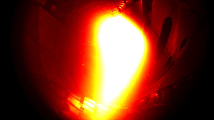 Das Plasma aus Helium leuchtete eine Zehntel Sekunde. Dann war schon wieder alles vorbei.